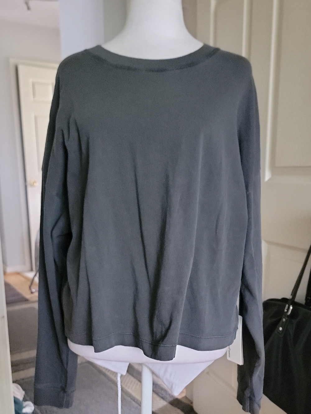Richerpoorer Women's Lightweight Crewneck Sweater - Charcoal